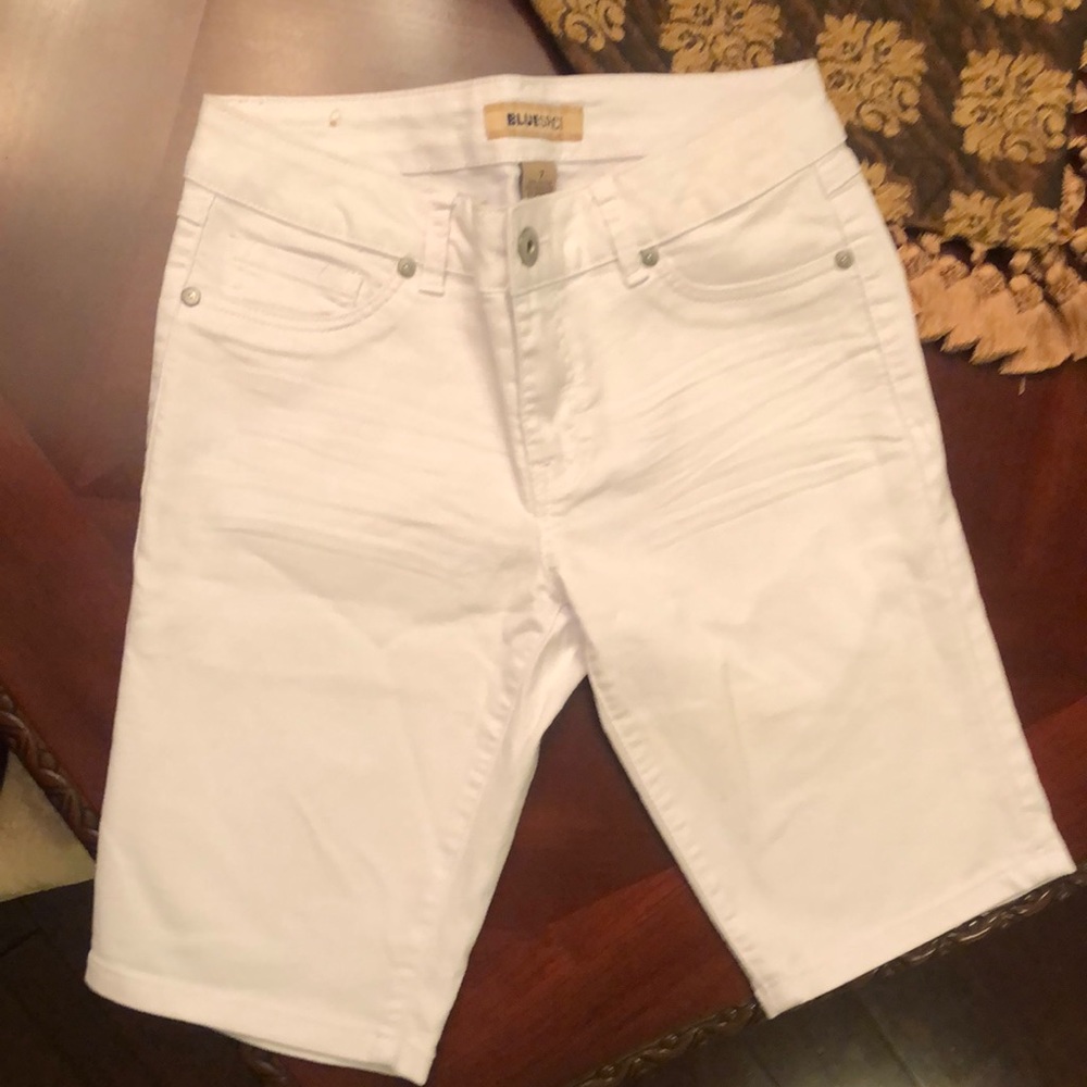 NWOT white denim shirts has stretch Sz7